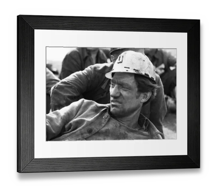 Framed Print : The spontaneous strike, here on 10