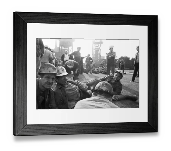 Framed Print : The spontaneous strike, here on 10
