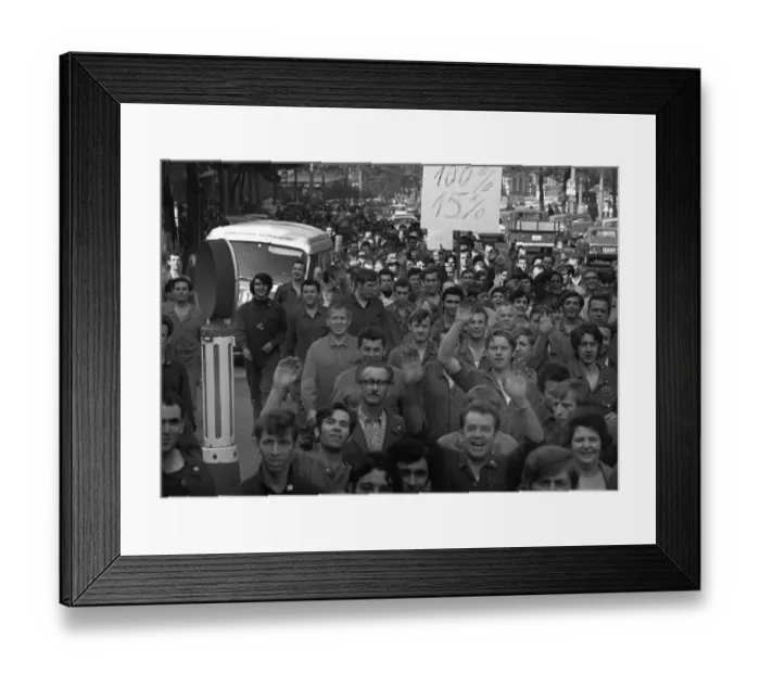 Framed Print : The spontaneous strikes, here at Opel in Bochum on 15 Framed Print : The spontaneous strikes, here at Opel in Bochum on 15