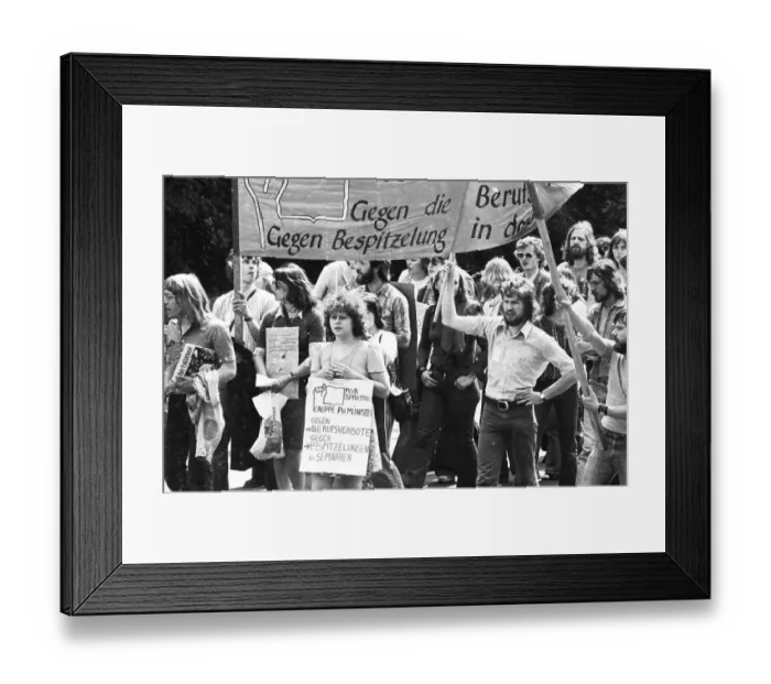 Framed Print : More than 40, 000 students from all parts of the Federal Republic of Germany demonstrated for more education funding Framed Print : More than 40, 000 students from all parts of the Federal Republic of Germany demonstrated for more education funding
