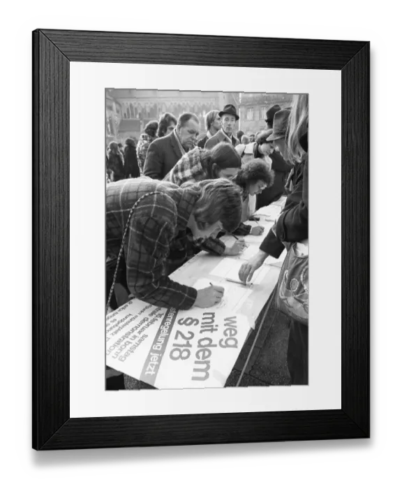 Framed Print : Several hundred woman and a few men turned out in Bonn on 15 February 1975 against § 218 Framed Print : Several hundred woman and a few men turned out in Bonn on 15 February 1975 against § 218