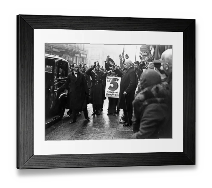 Framed Print : Paul von Hindenburg, historical photo
