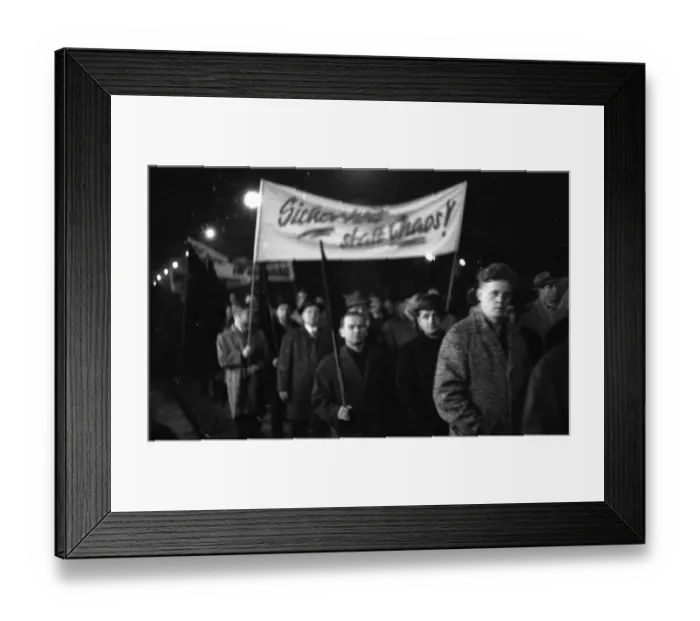 Framed Print : Miners and employees of the Moeller-Rheinbaben colliery in Bottrop