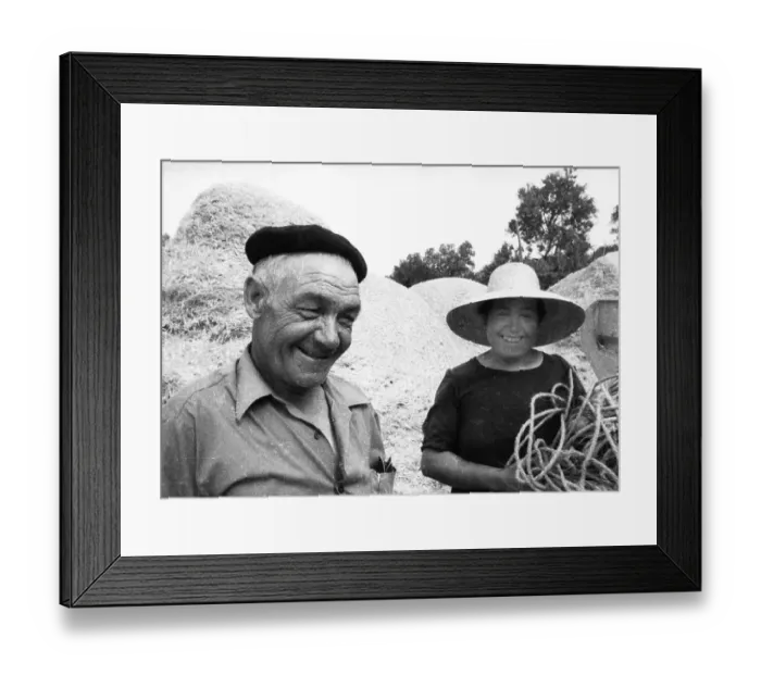 Framed Print : Everyday life of the inhabitants