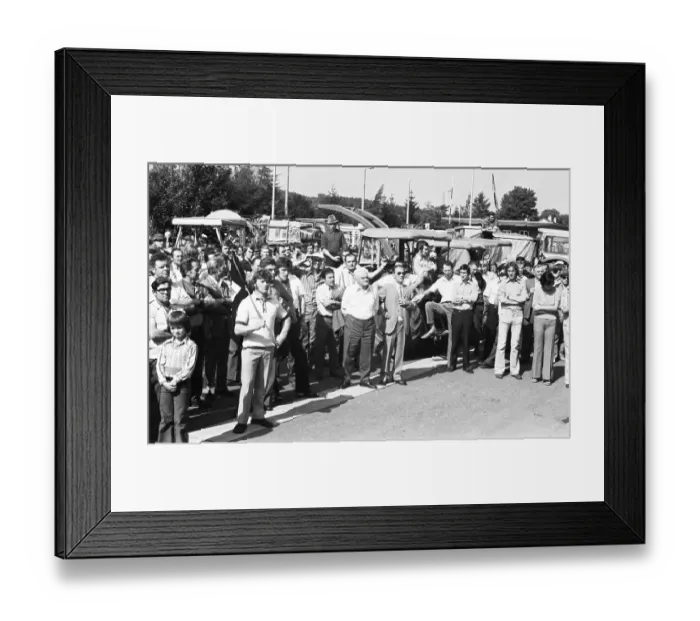 Framed Print : Farmers marched with their tractors to a protest in Aachen on 17 Framed Print : Farmers marched with their tractors to a protest in Aachen on 17