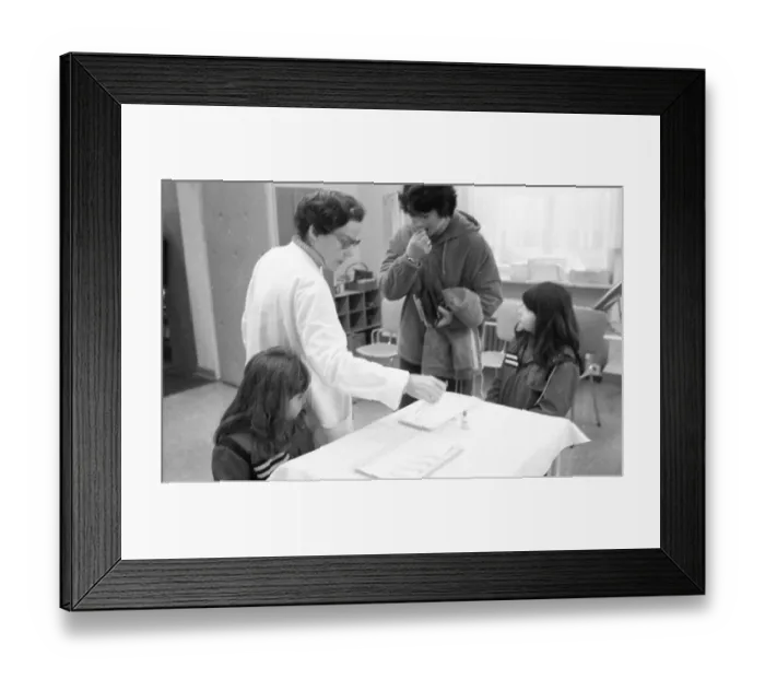 Framed Print : Oral polio vaccination (childhood immunisation) on 28