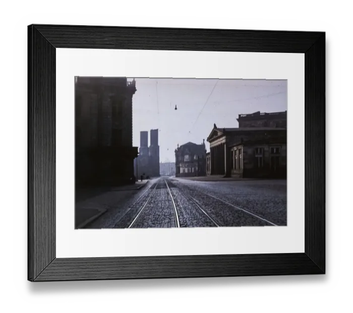 Framed Print : Sophienstrasse with Residenzschloss Framed Print : Sophienstrasse with Residenzschloss