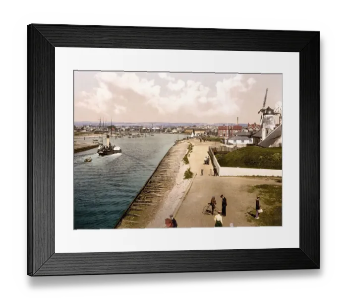 Framed Print : Harbour of Littlehampton, town in West Sussex in South East England