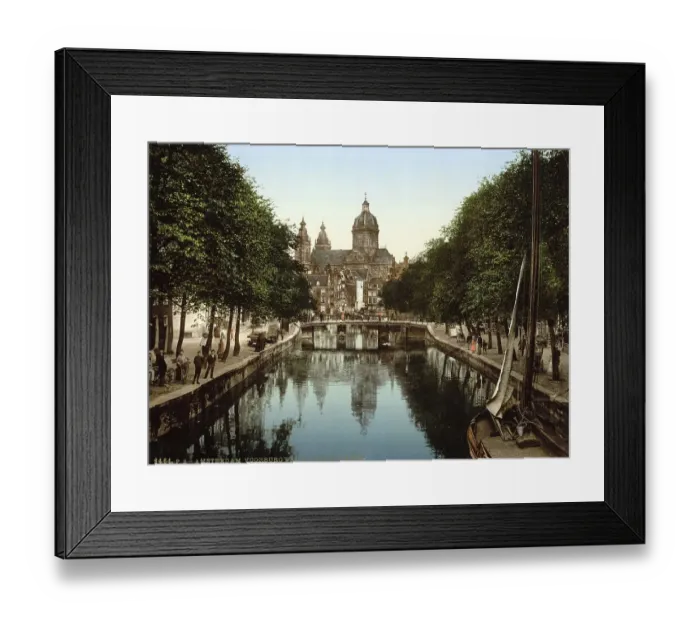Framed Print : The Oudezijds Voorburgwal canal and the Sint Nicolaaskerk Framed Print : The Oudezijds Voorburgwal canal and the Sint Nicolaaskerk