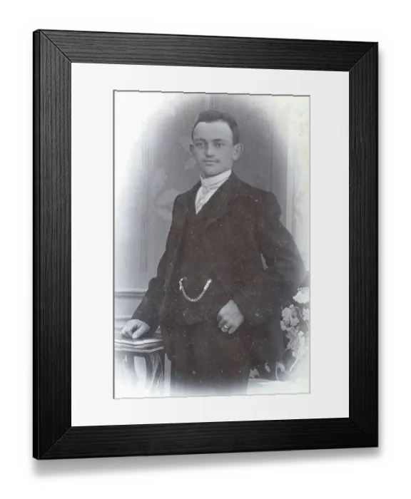 Framed Print : Man, in suit with watch chain, visiting format