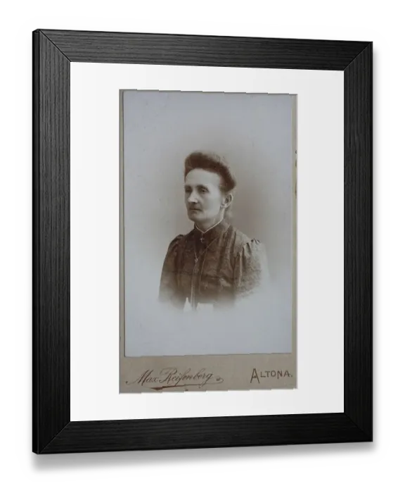 Framed Print : Woman, visiting format, Carte de Visite Framed Print : Woman, visiting format, Carte de Visite
