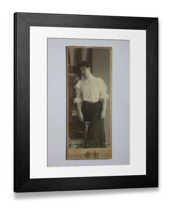 Framed Print : Woman, visiting format, Carte de Visite