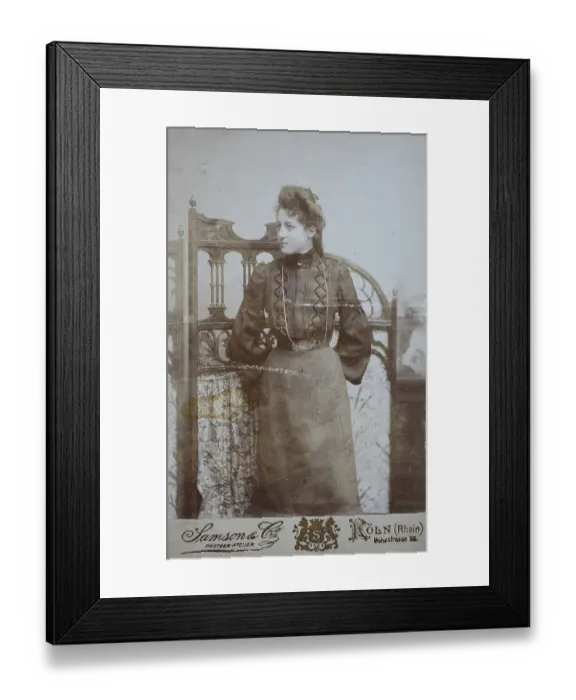 Framed Print : Woman, visiting format, Carte de Visite