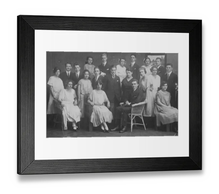 Framed Print : Group photo of an extended family in elegant clothing