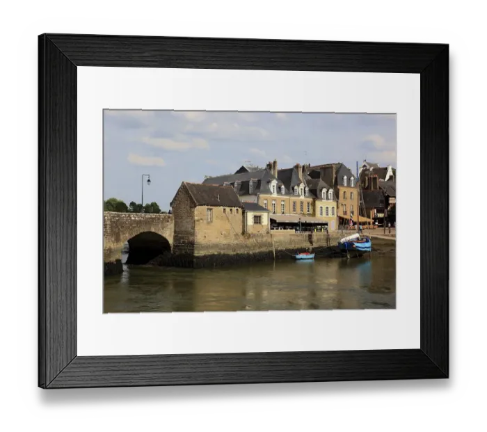 Framed Print : Auray, old town by the harbour