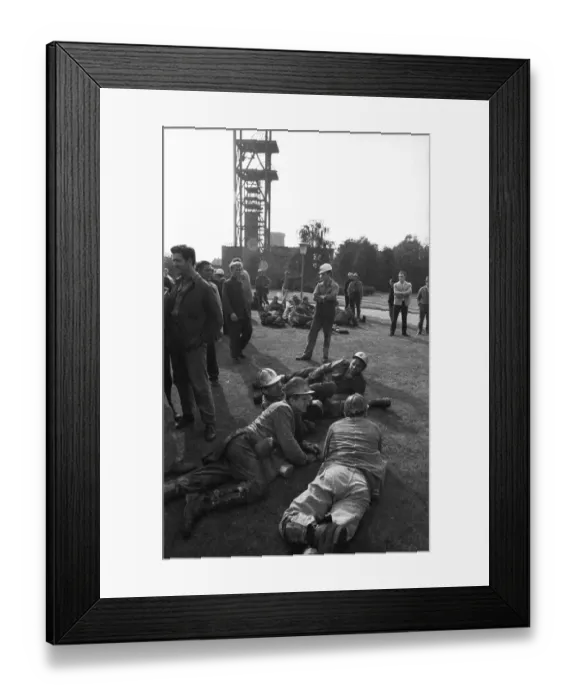 Framed Print : The spontaneous strike, here on 10