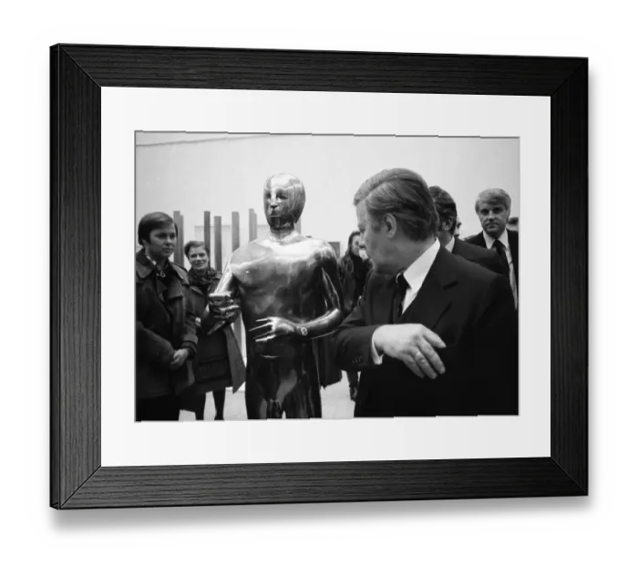 Framed Print : Federal Chancellor Helmut Schmidt opened an art exhibition at the Ostwallmuseum in Dortmund on 11
