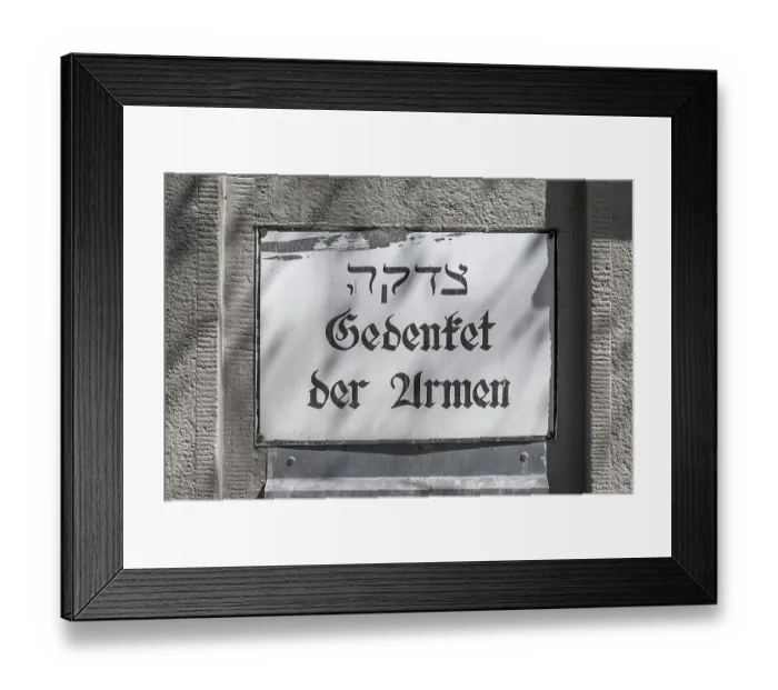 Framed Print : Gedenket der Armen, sign at the exit of the New Jewish Cemetery