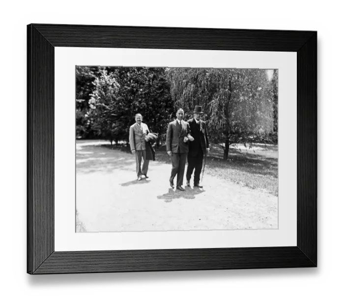 Framed Print : Paul von Hindenburg with his son Oskar von Hindenburg taking a walk