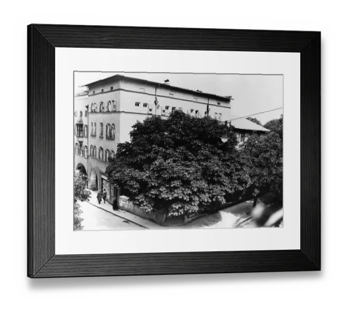 Framed Print : Max-Josephs-Platz and Rathausstrasse