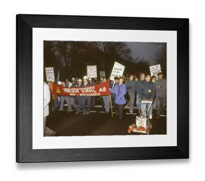 Framed Print : In the pre-Christmas period with its demands to the employers with the reduction of working time