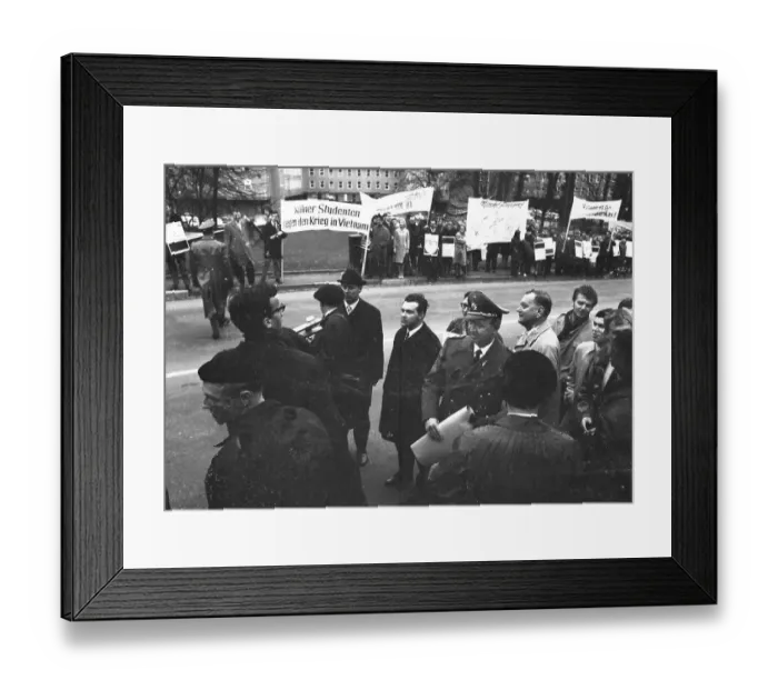 Framed Print : The warfare of the US army in Vietnam Framed Print : The warfare of the US army in Vietnam
