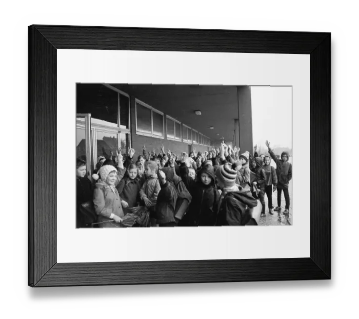 Framed Print : Overcrowded classes and annoyed teacher at a Bochum secondary school in 1966 Framed Print : Overcrowded classes and annoyed teacher at a Bochum secondary school in 1966