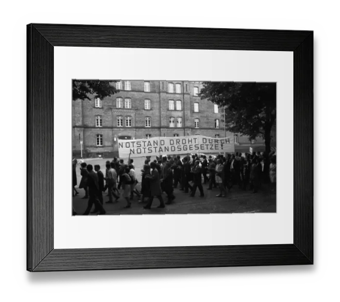 Framed Print : Many thousands of people gathered in Bonn on 11 Framed Print : Many thousands of people gathered in Bonn on 11