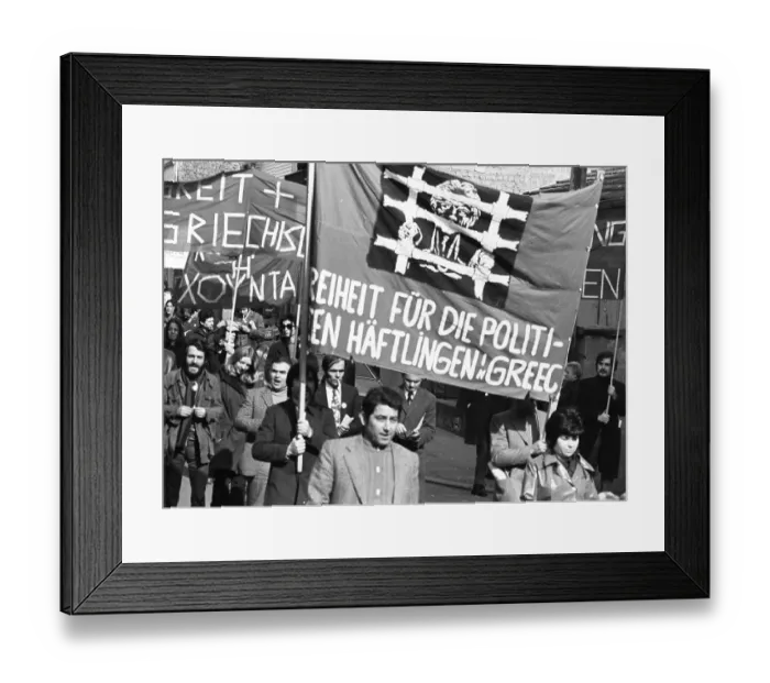 Framed Print : Greeks and Germans demonstrated in Bonn on 10