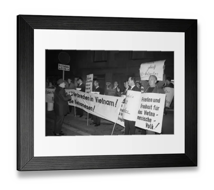Framed Print : The warfare of the US army in Vietnam Framed Print : The warfare of the US army in Vietnam