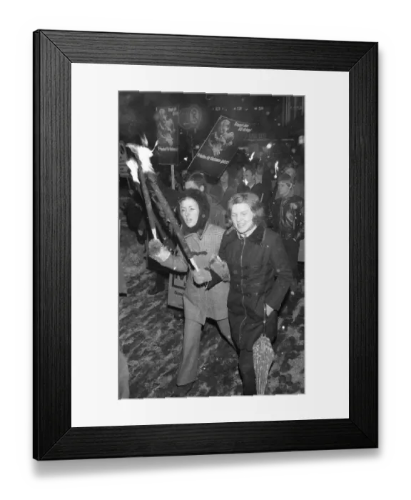 Framed Print : The warfare of the US army in Vietnam