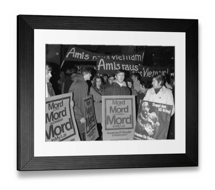 Framed Print : The warfare of the US army in Vietnam