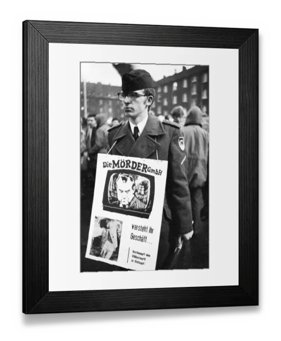 Framed Print : The communist-oriented SDAJ (Socialist Workers Youth of Germany) turned against the US war in 1968 in Hamburg Framed Print : The communist-oriented SDAJ (Socialist Workers Youth of Germany) turned against the US war in 1968 in Hamburg