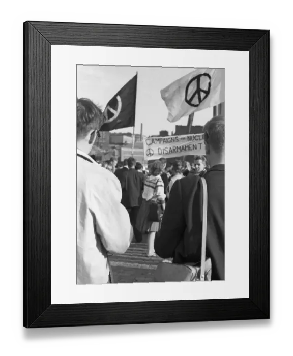 Framed Print : SSSR, Soviet Union, Moscow: The traditional World Youth Festivals organised by communist WBDJ Framed Print : SSSR, Soviet Union, Moscow: The traditional World Youth Festivals organised by communist WBDJ