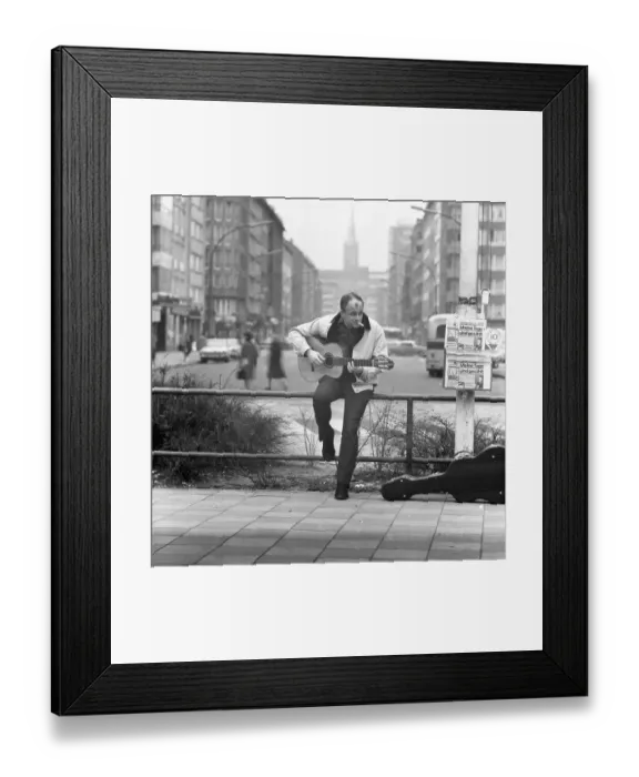 Framed Print : The Duesseldorf singer-songwriter