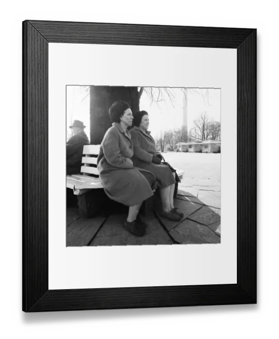 Framed Print : These two ladies, Elisabeth (61) r