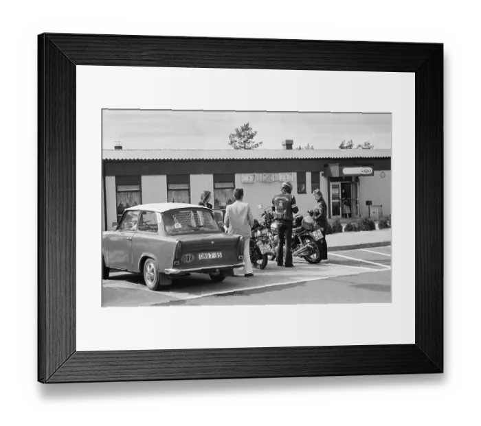 Framed Print : Scene in the car park of the Stolpe motorway service station on the A24 Hamburg-Berlin