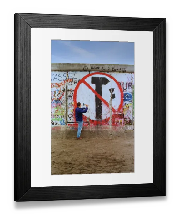 Framed Print : 12.11.1989 GDR Mitte district
