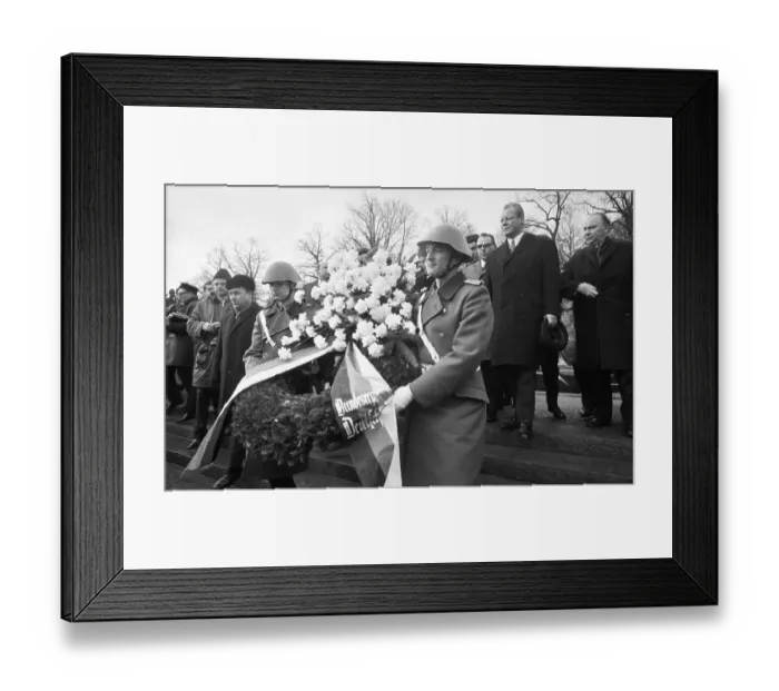 Framed Print : The first meeting of Willy Brandt (Chancellor of the FRG) and Willi Stoph (MP of the GDR) Framed Print : The first meeting of Willy Brandt (Chancellor of the FRG) and Willi Stoph (MP of the GDR)