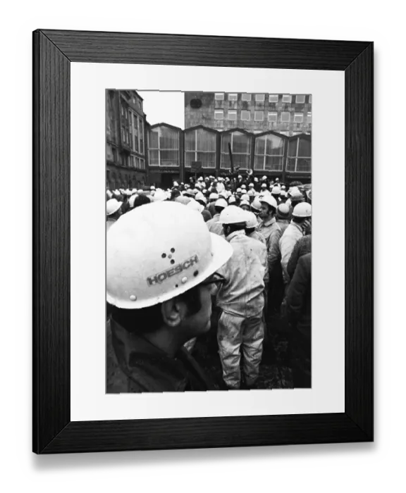 Framed Print : With a spontaneous strike and demonstration Framed Print : With a spontaneous strike and demonstration