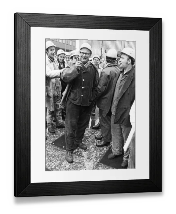 Framed Print : With a spontaneous strike and demonstration Framed Print : With a spontaneous strike and demonstration