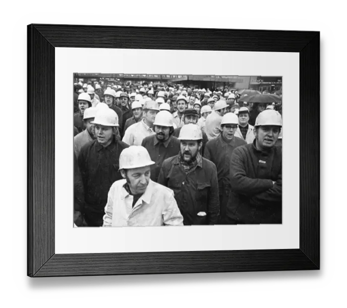 Framed Print : With a spontaneous strike and demonstration Framed Print : With a spontaneous strike and demonstration