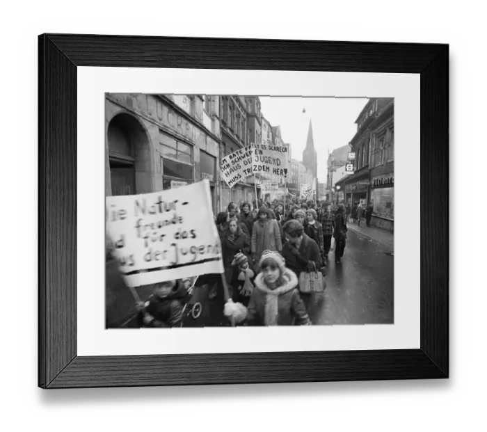 Framed Print : Children, youth and youth organisations demonstrated together on 4 Framed Print : Children, youth and youth organisations demonstrated together on 4