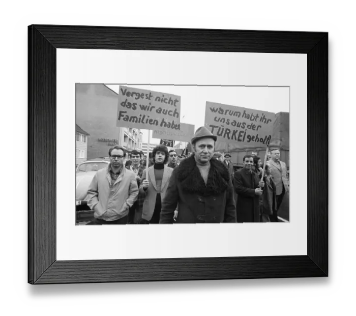 Framed Print : Employees of the Duesseldorf -Reisholz steel Framed Print : Employees of the Duesseldorf -Reisholz steel