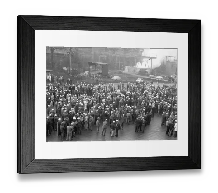Framed Print : 2000 steelworkers of the Henrichshuette in Hattingen demonstrated on 29