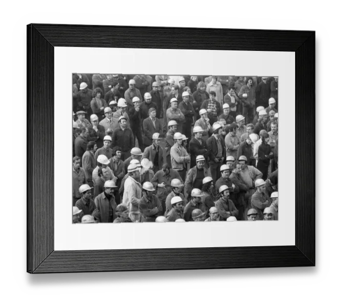 Framed Print : 2000 steelworkers of the Henrichshuette in Hattingen demonstrated on 29