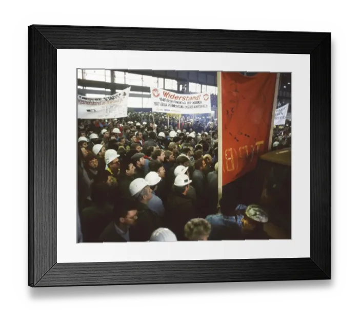 Framed Print : Du-Rheinhausen. Steelworkers of the Krupp steelworks fight for their jobs in 1987 and occupied the Rhine bridge Framed Print : Du-Rheinhausen. Steelworkers of the Krupp steelworks fight for their jobs in 1987 and occupied the Rhine bridge