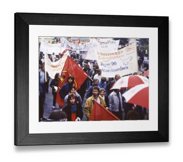 Framed Print : Frankfurt / M. Peace relay against armament and nuclear weapons
