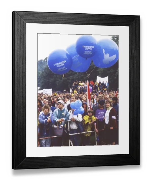 Framed Print : Bonn. Peace demonstration of 100 Framed Print : Bonn. Peace demonstration of 100