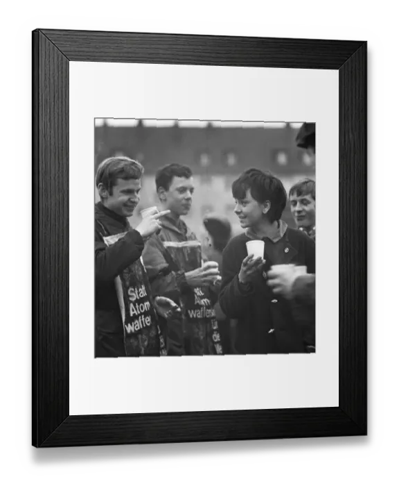 Framed Print : The Easter march of the opponents of nuclear weapons Framed Print : The Easter march of the opponents of nuclear weapons